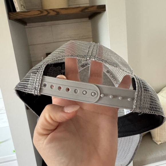 ADULT ADJUSTABLE NEW YORK YANKEES CAP - Picture 2 of 3